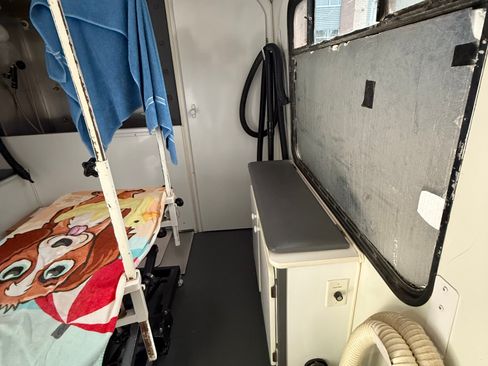 Used 2005 Ford E-450 and Econoline 450 image 8