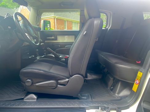 Used 2012 Toyota FJ Cruiser 4WD w/ Upgrade Pkg image 8