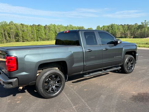 Used 2018 Chevrolet Silverado 1500 LT image 2
