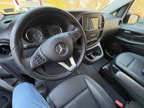 Used 2023 Mercedes-Benz Metris image 13
