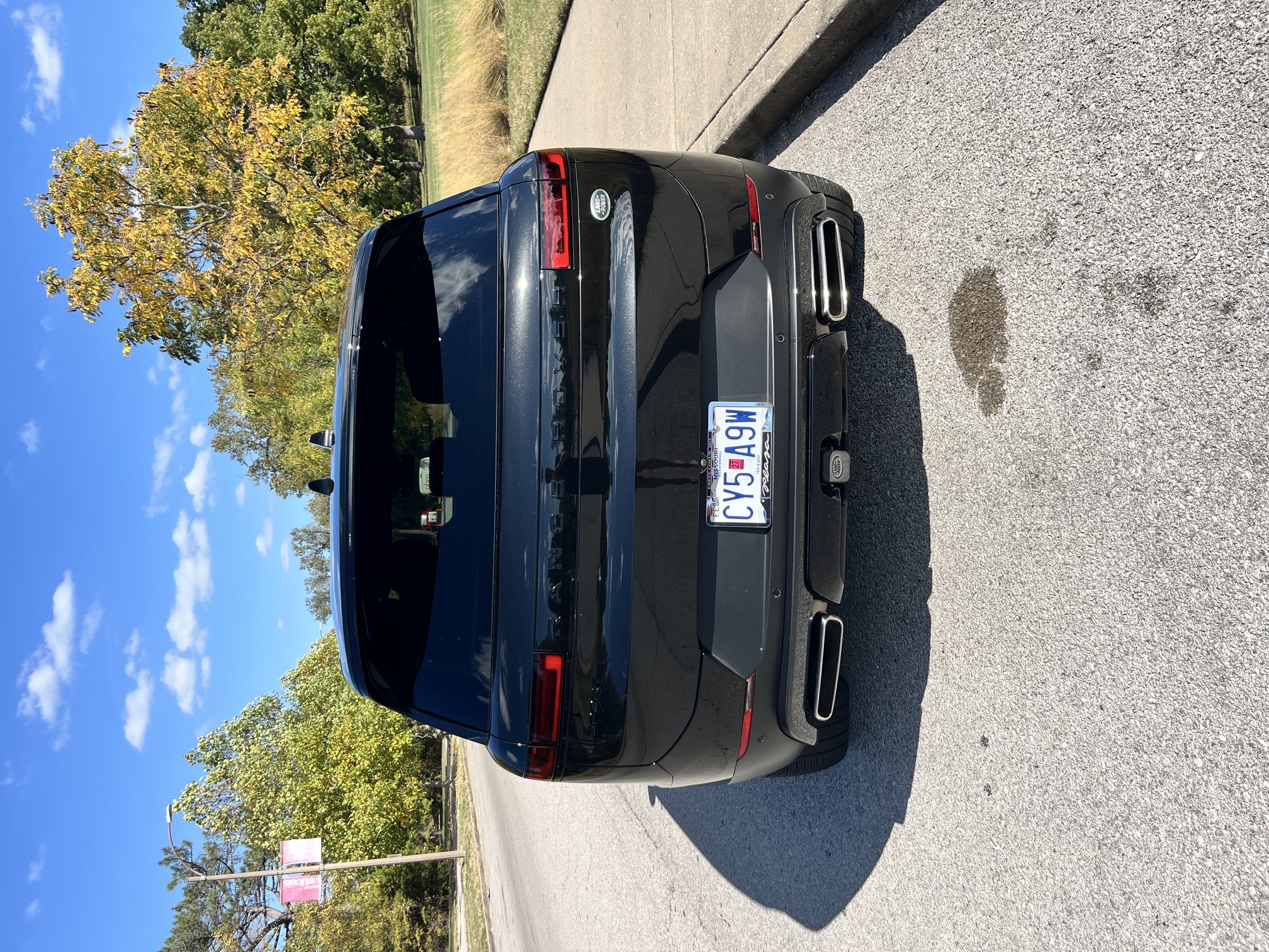 Used 2023 Land Rover Range Rover Sport SE AWD/4WD image 2