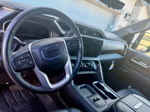 Used 2024 GMC Sierra 2500 Denali w/ Denali Reserve Package image 6