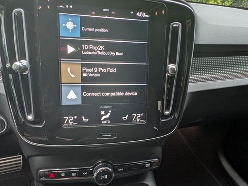 Used 2022 Volvo XC40 T5 R-Design image 10