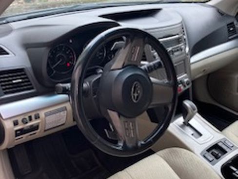 Used 2011 Subaru Outback 2.5i Premium image 8