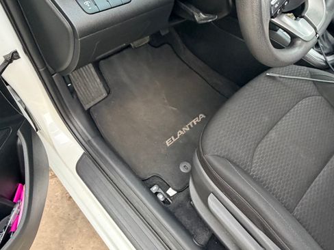 Used 2019 Hyundai Elantra SE w/ Cargo Package image 10