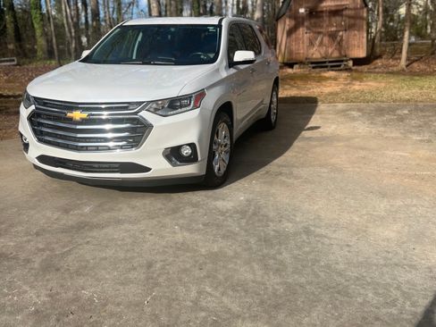 Used 2018 Chevrolet Traverse High Country image 2