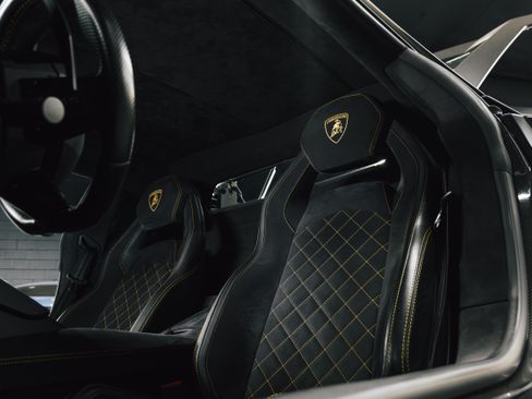 Used 2018 Lamborghini Aventador S image 24