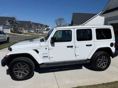 Used 2024 Jeep Wrangler Unlimited Sahara w/ Technology Group image 2