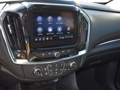 Used 2020 Chevrolet Traverse LT w/ LPO, Blackout Package image 11