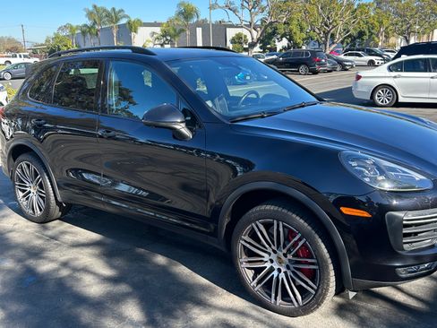 Used 2017 Porsche Cayenne AWD/4WD image 1