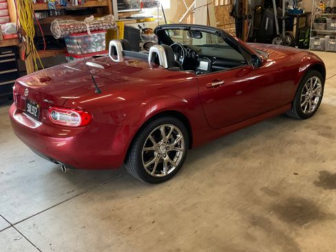 Used 2015 MAZDA MX-5 Miata Grand Touring w/ Premium Package image 2