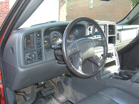 Used 2003 Chevrolet Avalanche 4x4 w/ Suspension Package, Off-Road image 14