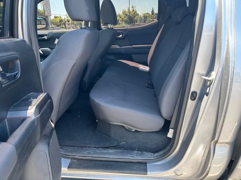 Used 2018 Toyota Tacoma TRD Off-Road w/ Technology Package AWD/4WD image 10