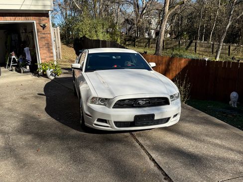 Used 2013 Ford Mustang Premium image 6