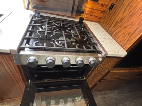 Used 2022 Mercedes-Benz Sprinter 2500 image 10