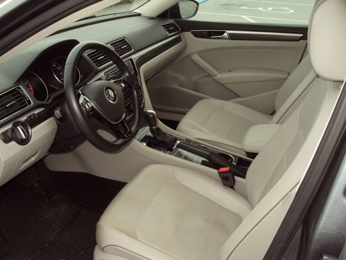 Used 2018 Volkswagen Passat 2.0T SE image 9