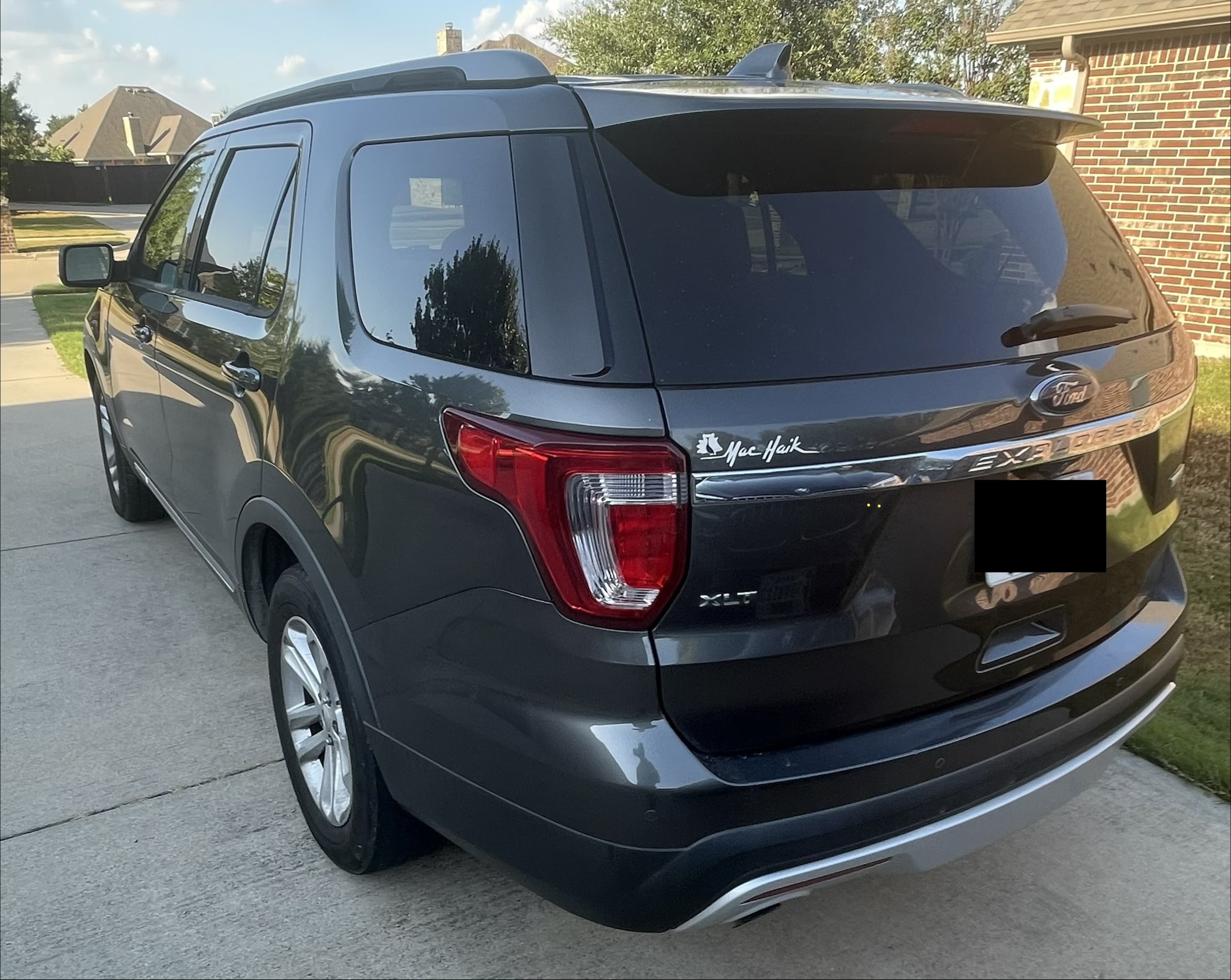 Used 2017 Ford Explorer XLT w/ Equipment Group 202A FWD image 5