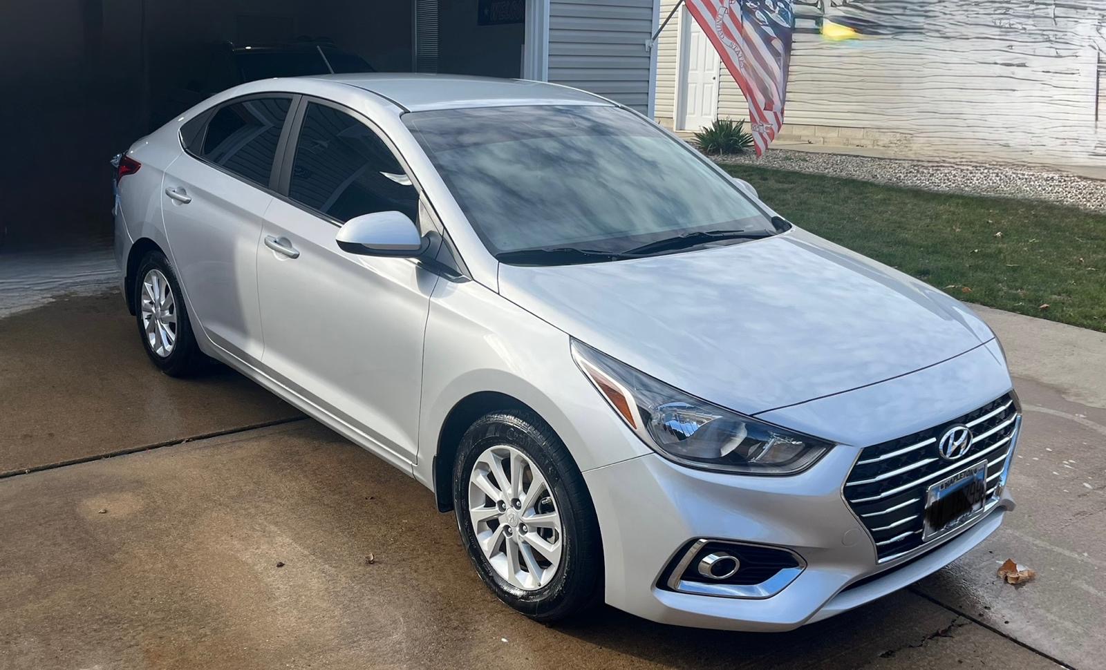 Used 2022 Hyundai Accent FWD image 1