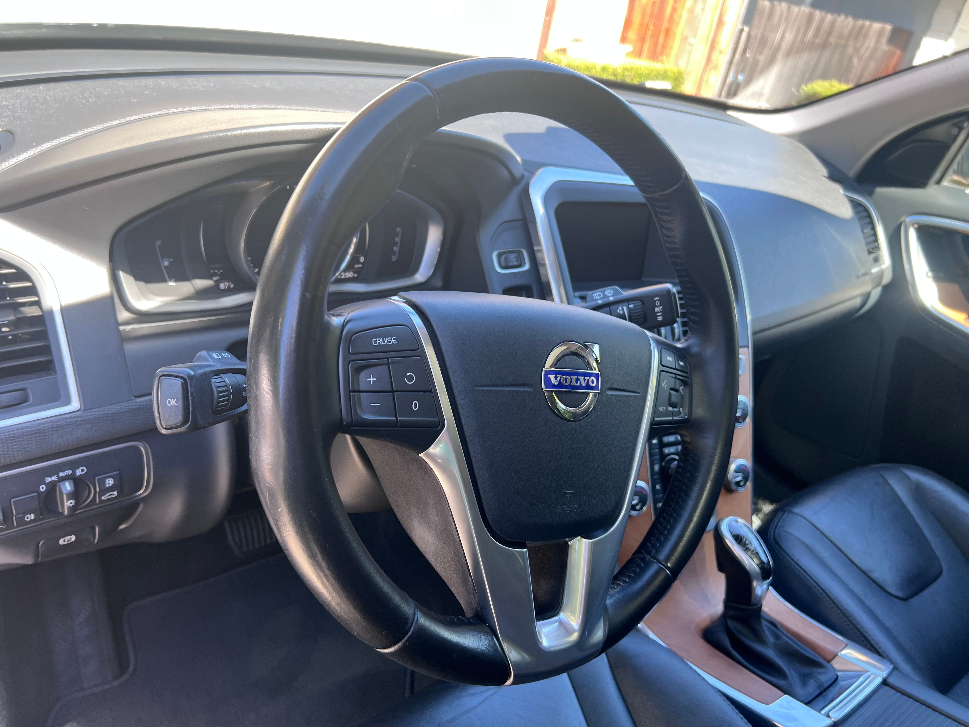 Used 2017 Volvo XC60 T5 Inscription w/ Preferred Option Package FWD image 9
