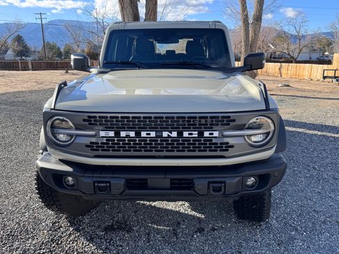 Used 2025 Ford Bronco Badlands image 9