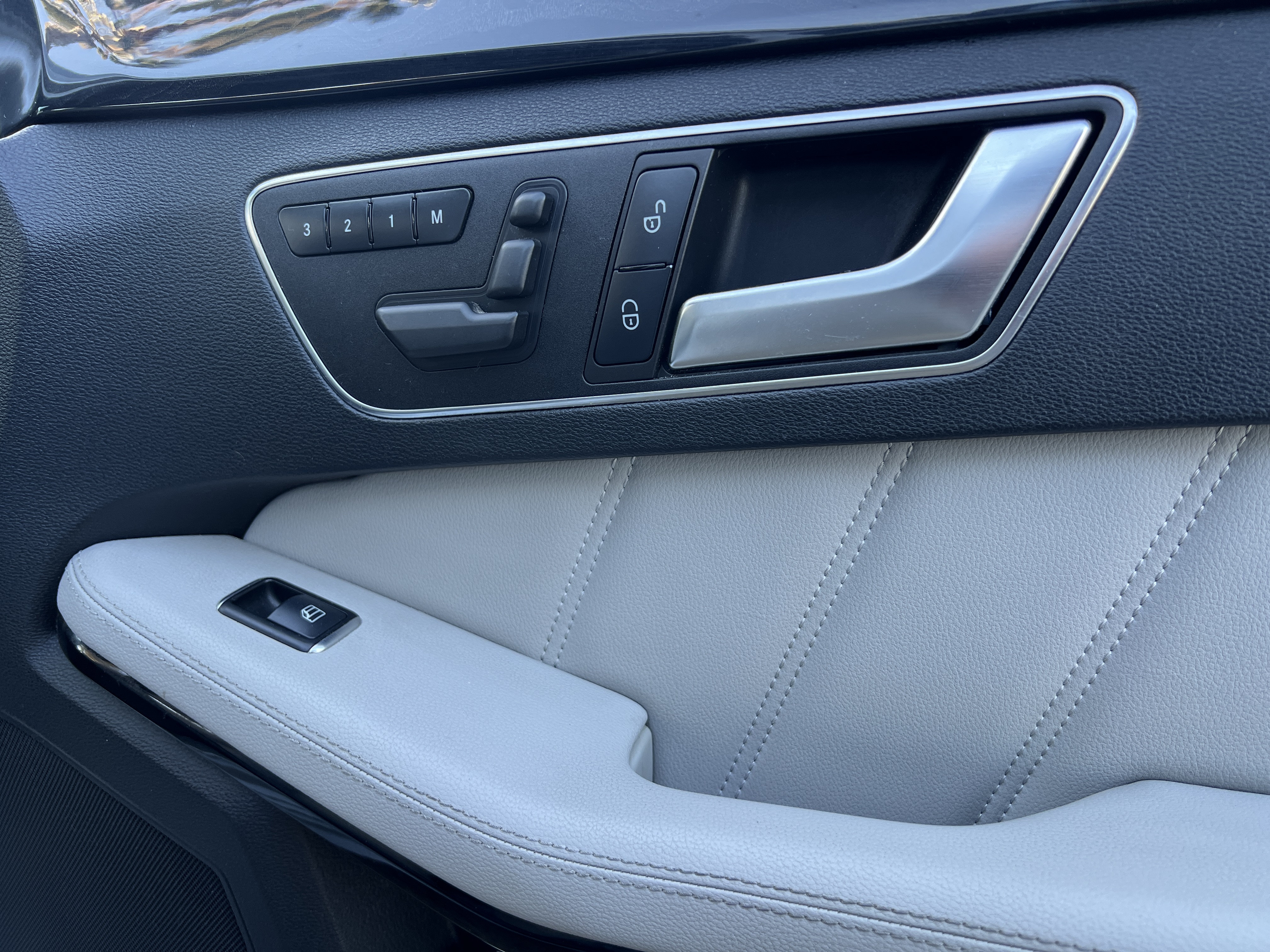 Used 2013 Mercedes-Benz E 350 Sedan image 31