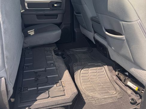 Used 2018 RAM 1500 Classic SLT AWD/4WD image 19