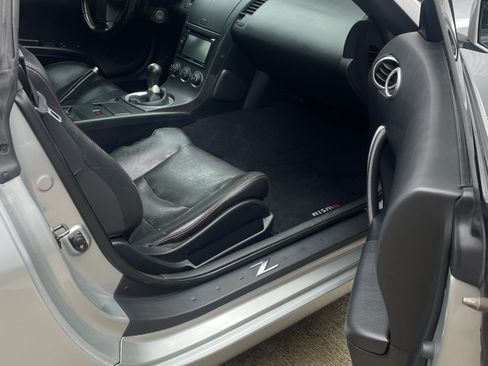 Used 2005 Nissan 350Z Touring RWD image 6