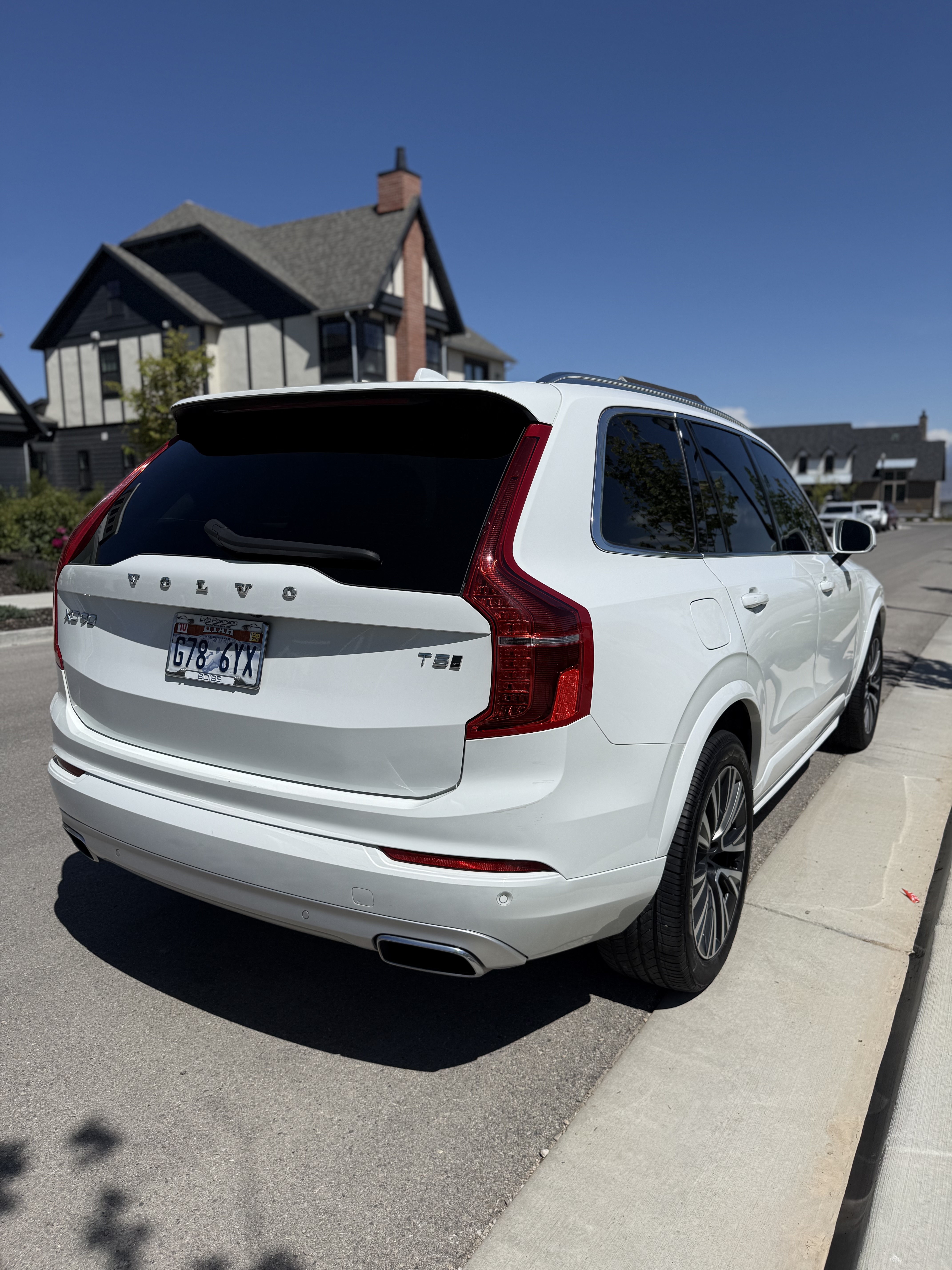 Used 2021 Volvo XC90 T5 Momentum w/ Protection Package AWD/4WD image 4
