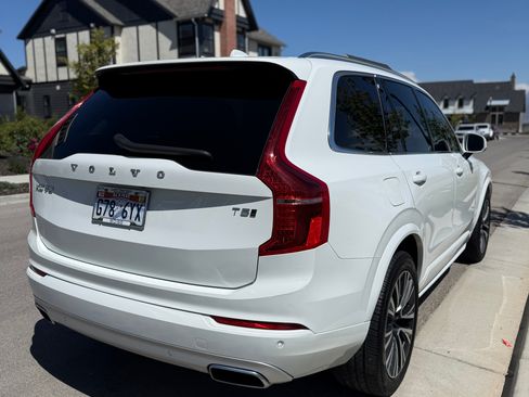 Used 2021 Volvo XC90 T5 Momentum w/ Protection Package AWD/4WD image 4