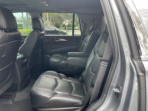 Used 2019 Cadillac Escalade Luxury image 13