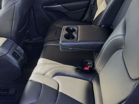 Used 2019 Jeep Cherokee Limited w/ Technology Group FWD image 14