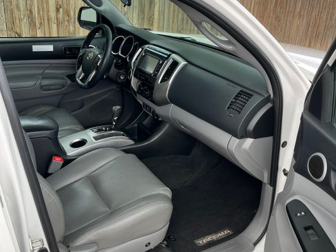 Used 2015 Toyota Tacoma 4x4 Double Cab w/ TRD Off-Road Package image 12