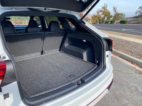 Used 2021 Volkswagen Atlas Cross Sport SE w/ Panoramic Sunroof Package image 8