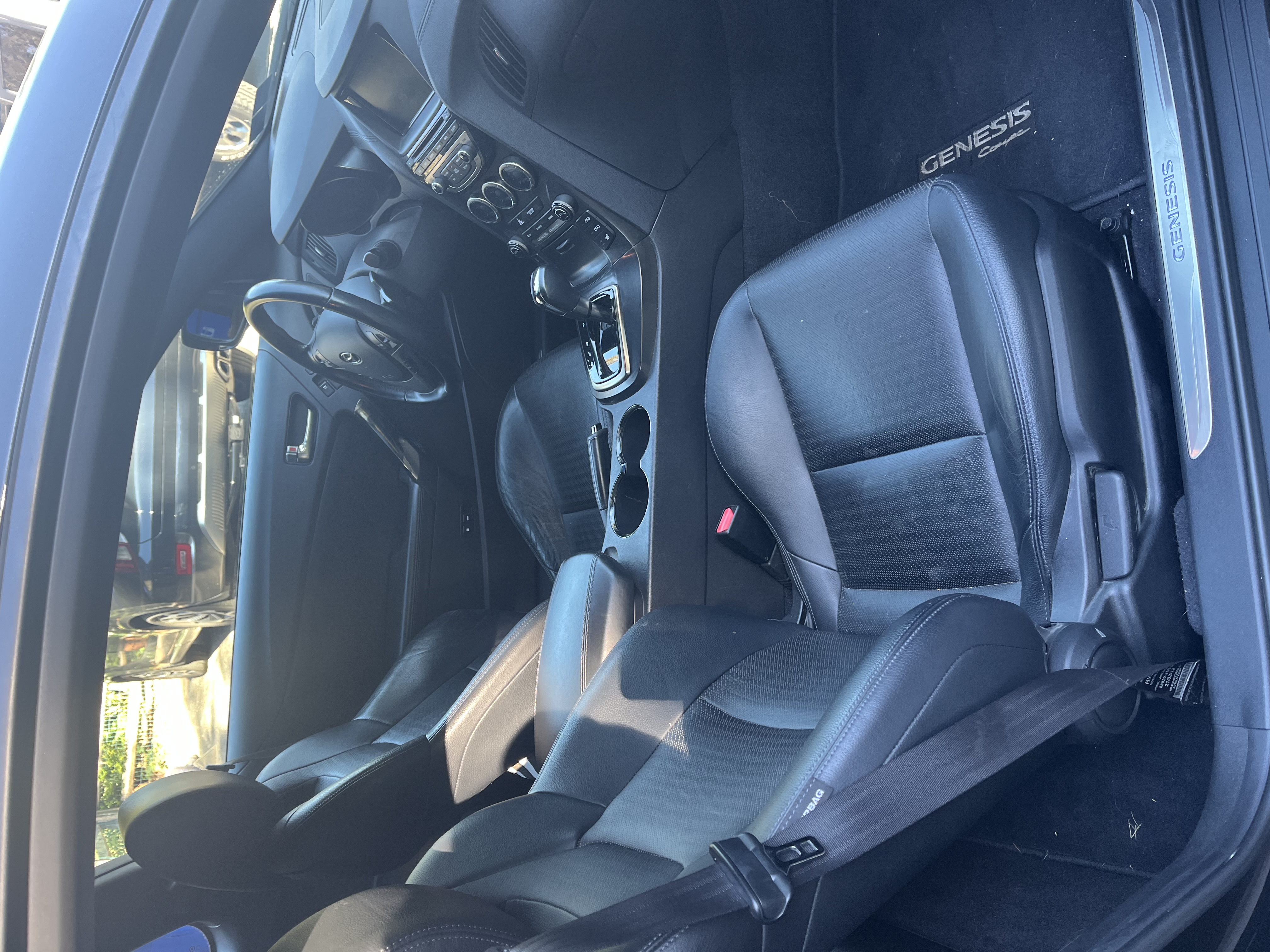 Used 2013 Hyundai Genesis 3.8 RWD image 8