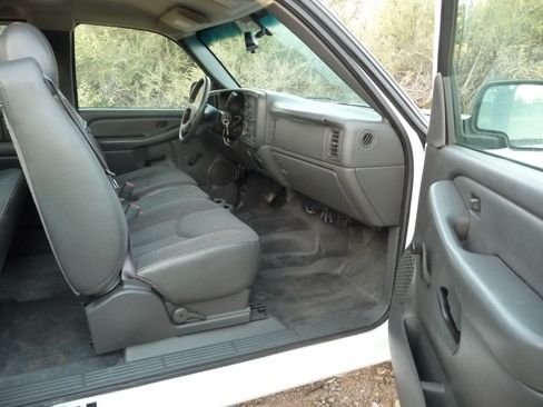 Used 2004 Chevrolet Silverado 1500 W/T RWD image 13