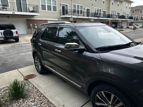 Used 2017 Ford Explorer Platinum AWD/4WD image 8