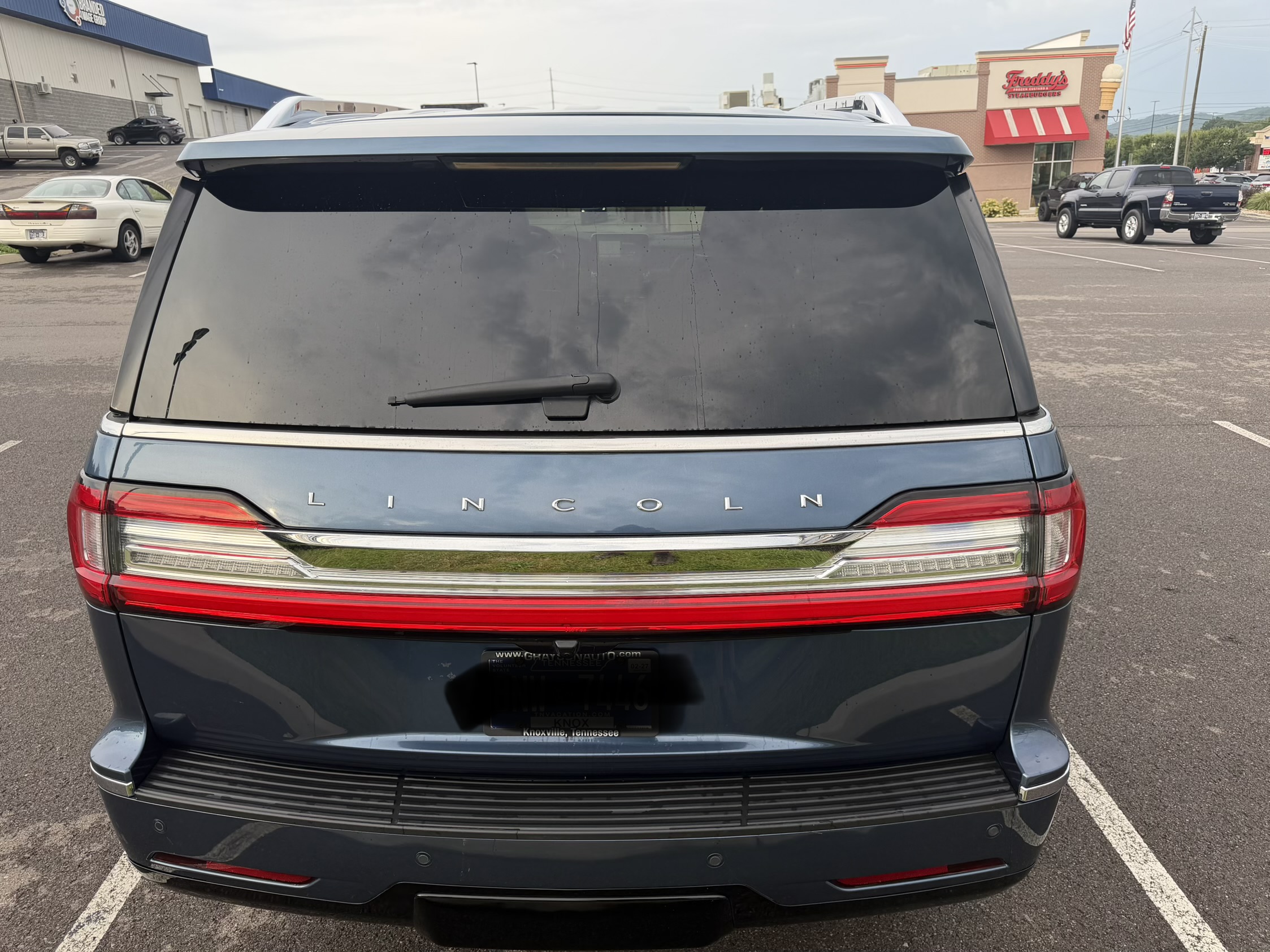 Used 2018 Lincoln Navigator Reserve AWD/4WD image 2
