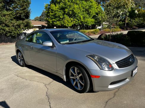 Used 2004 INFINITI G35 Coupe w/ Premium Pkg RWD image 1