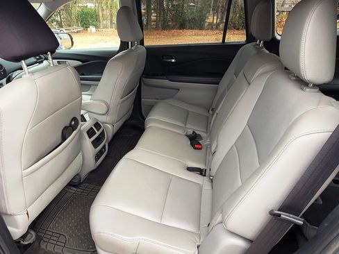 Used 2016 Honda Pilot Touring image 14