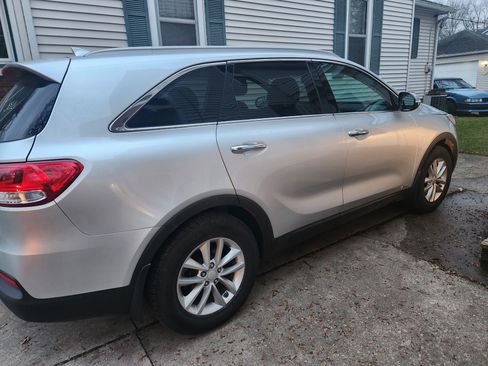 Used 2016 Kia Sorento LX w/ LX Convenience Package image 5