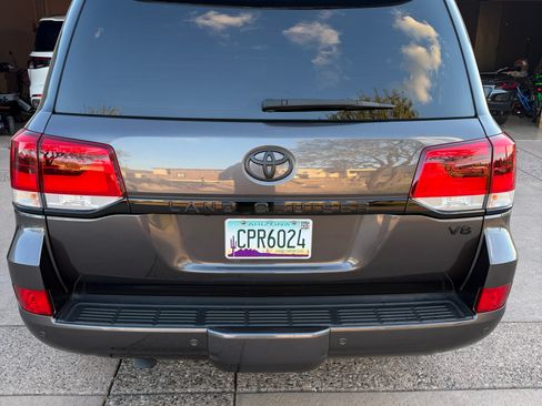 Used 2016 Toyota Land Cruiser image 8