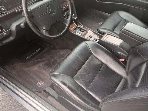 Used 1994 Mercedes-Benz E 320 Convertible image 5