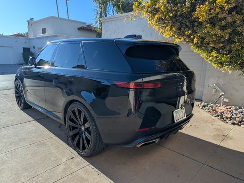 Used 2024 Land Rover Range Rover Sport SE image 9