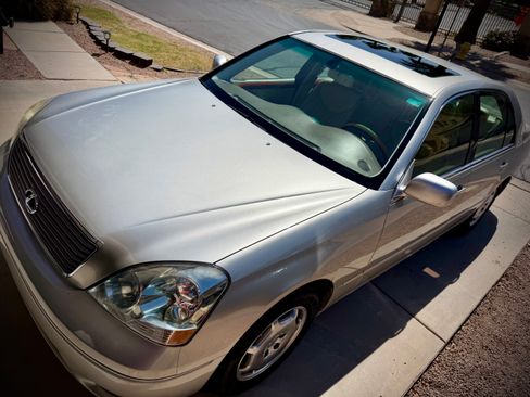 Used 2002 Lexus LS 430 RWD image 2