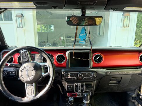 Used 2018 Jeep Wrangler Unlimited Rubicon w/ Dual Top Group AWD/4WD image 19