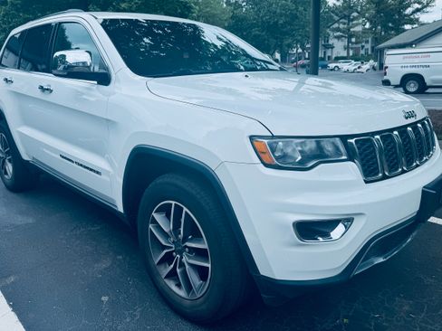 Used 2017 Jeep Grand Cherokee Limited AWD/4WD image 5