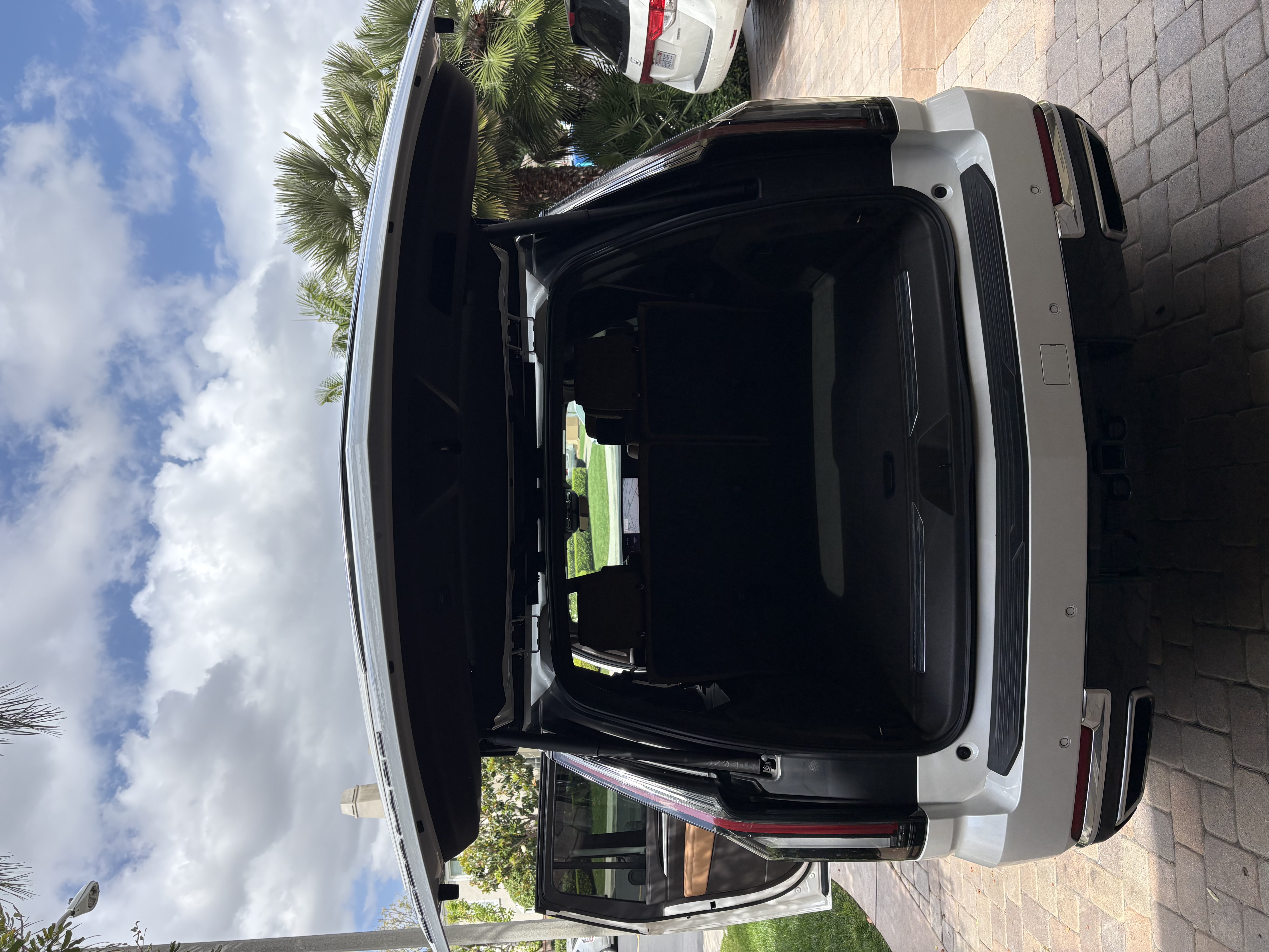 Used 2025 Cadillac Escalade ESV Premium Luxury AWD/4WD image 10