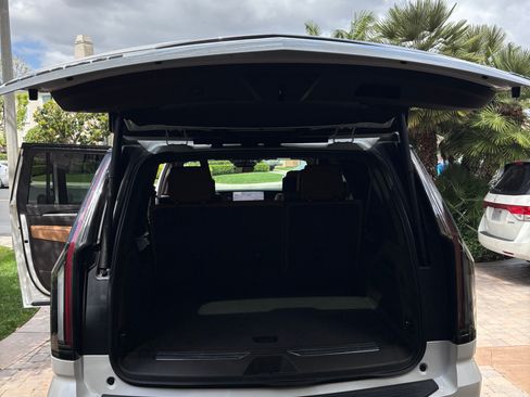 Used 2025 Cadillac Escalade ESV Premium Luxury AWD/4WD image 10