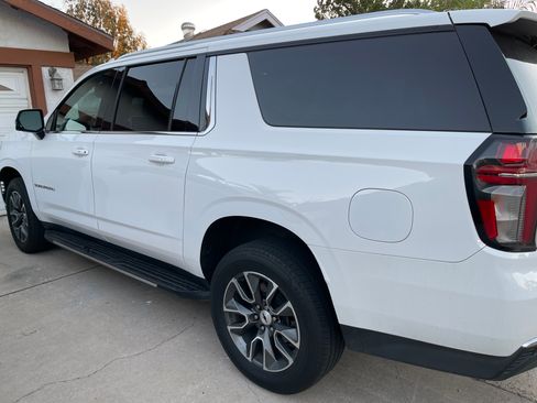 Used 2021 Chevrolet Suburban LT w/ LT Signature Plus Package image 4