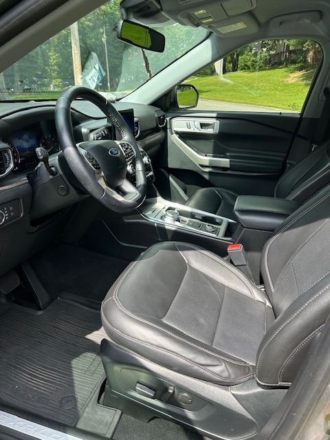 Used 2022 Ford Explorer Limited w/ Hybrid Equipment Group 310A AWD/4WD image 8
